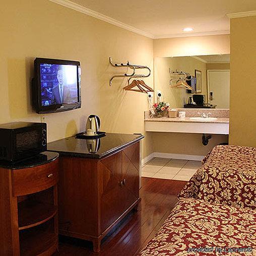 Garden Hotel 2*